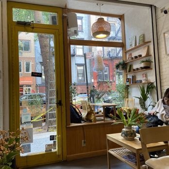 Le Phin - Inside view of the window seat - Coffee & Tea Near Me - New York, New York