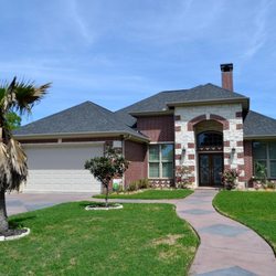 Crisp Cuts Lawn Care - Trusted lawn care specialists in Waco. Get a no-obligation quote today!