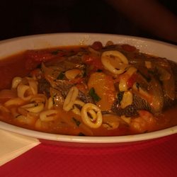 Mi Peru - Sudado de pescado (dorade à la vapeur avec oignons, tomates et fruits de mer)