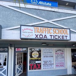 Saigon Diamond Traffic School - the front