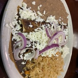 Haciena Toro Rojo Mexican Bar & Grill - Enmoladas plate