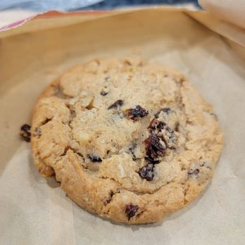Mrs. Fields McCarran Airport - Oatmeal raisin cookie - Bakeries Near Me - Las Vegas, Nevada