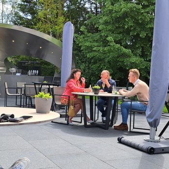 Boury - Mooie patio voor aperitief en amuse bouche. / Beautiful patio for appertif and amuse bouche.  2023 05 17. M3. - French Near Me - Roeselare, VWV