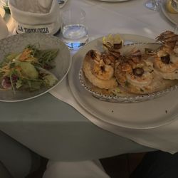 La Tavolozza - Scallop and shrimp with chilli sauce cooked in a wood fired oven and side salad.