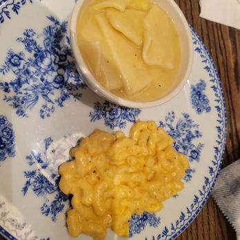 Cracker Barrel Old Country Store - Dumplins and Mac and cheese - American Near Me - Jacksonville, Florida
