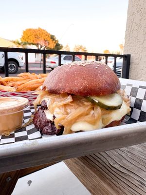 La Hamburguesa by null