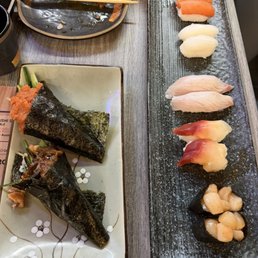 Hand roll from January just more fish than rice. You can't even see the rice Hand roll from January just more fish than rice. You can't even see the rice