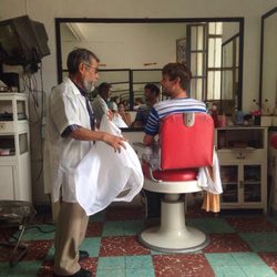 Peluquería el Trébol - Jesus getting ready to cut my hair