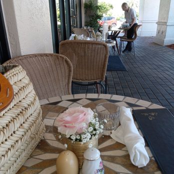 Little Hen - Outside seating - Breakfast & Brunch Near Me - Weston, Florida