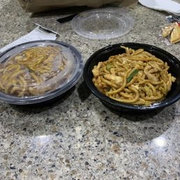 Small chicken lo mein Small chicken lo mein