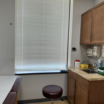 Physicians Now Urgent Care - The exam room. - Urgent Care Near Me - Rockville, Maryland Physicians Now Urgent Care - The exam room. - Urgent Care Near Me - Rockville, Maryland