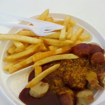 Brutzelhütte - Currywurst mit Pommes - Food Stands Near Me - Norderstedt, SH