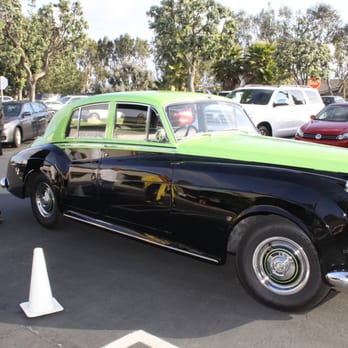 Laguna Beach Rolls Royce - Limos Near Me - Laguna Beach, California Laguna Beach Rolls Royce - Limos Near Me - Laguna Beach, California