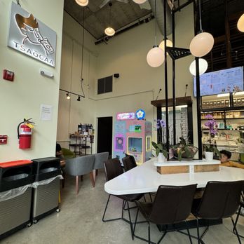 Tsaocaa - Seating area - Bubble Tea Near Me - Indianapolis, Indiana