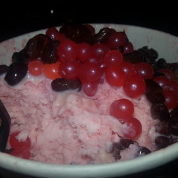 Tea Spots - Strawberry cotton ice with strawberry popping pearls, red beans and condensed milk. - Shaved Ice Near Me - Pasadena, California Tea Spots - Strawberry cotton ice with strawberry popping pearls, red beans and condensed milk. - Shaved Ice Near Me - Pasadena, California