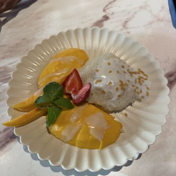 Wondee Siam - Mango Sticky Rice with Mango - Thai Near Me - New York, New York Wondee Siam - Mango Sticky Rice with Mango - Thai Near Me - New York, New York