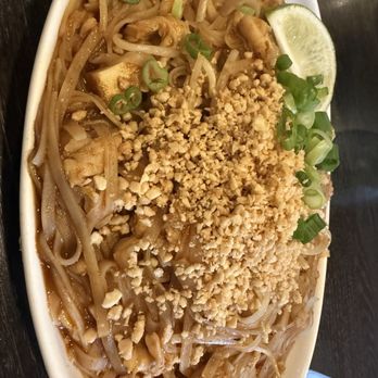 Red Ginger Modern Thai & Viet cuisine - Pad Si-Ew - Thai Near Me - Kitchener, Ontario Red Ginger Modern Thai & Viet cuisine - Pad Si-Ew - Thai Near Me - Kitchener, Ontario