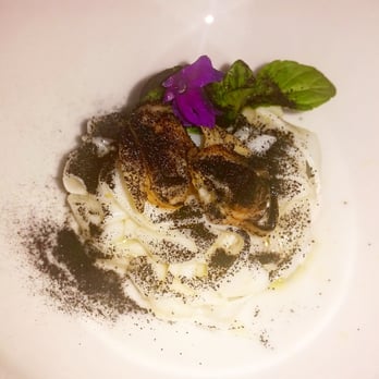 Le Trabe - Tagliatelle di seppia con tartufo di mare e polvere di olive nere in agretto - Italian Near Me - Capaccio Paestum, SA