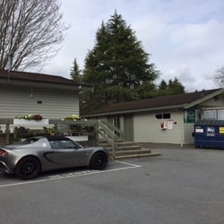 West Richmond Pitch & Putt - In the parking lot