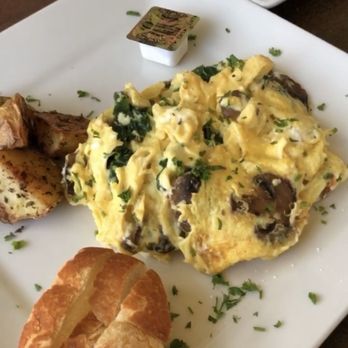 Starling Diner - Goat Cheese, Roasted Mushroom and Sauteed Spinach Scramble - New American Near Me - Long Beach, California Starling Diner - Goat Cheese, Roasted Mushroom and Sauteed Spinach Scramble - New American Near Me - Long Beach, California