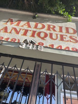 Madrid Antiques by null