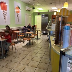 Gelato & Cioccolato - Interior is on the small side