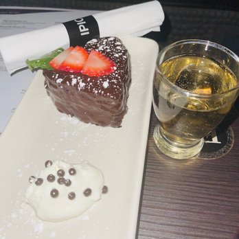 IPIC Fort Lee - Valentine's Day cake & champagne - Cinema Near Me - Fort Lee, New Jersey IPIC Fort Lee - Valentine's Day cake & champagne - Cinema Near Me - Fort Lee, New Jersey
