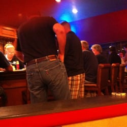 Baron's Bar & Grill - Bar scene - where are the babes?