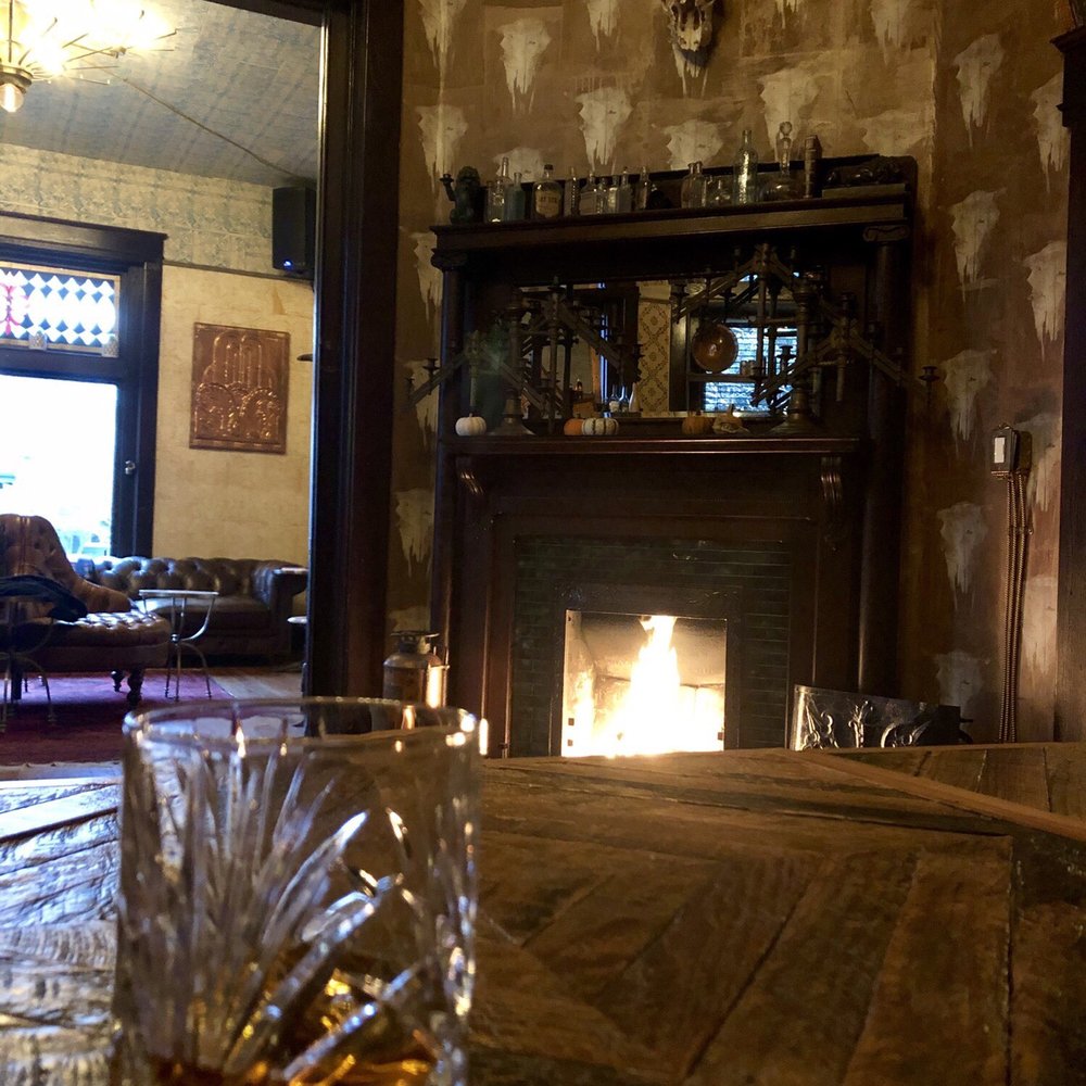 Urban Cowboy - The parlor bar - Bed & Breakfast Near Me - Nashville, Tennessee Urban Cowboy - The parlor bar - Bed & Breakfast Near Me - Nashville, Tennessee
