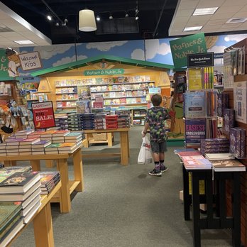 B Dalton Bookseller - Kids section - Bookstores Near Me - Oviedo, Florida