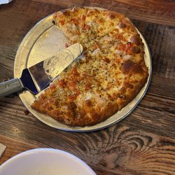 Daniello's Pizzeria and Pub - Lemon Chicken pizza