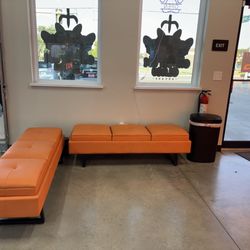 Catch'em Claw - Seating area