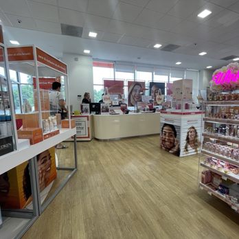 Ulta Beauty - Employees just standing around and a gentleman waiting for help. - Cosmetics & Beauty Supply Near Me - Statesboro, Georgia Ulta Beauty - Employees just standing around and a gentleman waiting for help. - Cosmetics & Beauty Supply Near Me - Statesboro, Georgia