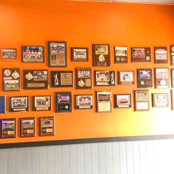 Round Table Pizza - Many tributes to local youth sports teams sponsored by this location - great community involvement! - Pizza Near Me - Half Moon Bay, California Round Table Pizza - Many tributes to local youth sports teams sponsored by this location - great community involvement! - Pizza Near Me - Half Moon Bay, California