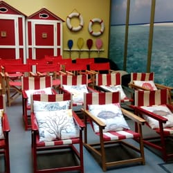 Vodafone Village - Sala riunioni a tema estivo. Bella, ma scomoda