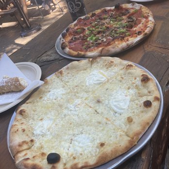 LouEddie's Pizza - Pizza Near Me - Skyforest, California