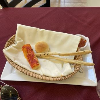 Invita Bistro - Complimentary bread - Mediterranean Near Me - Cabo San Lucas, BCS