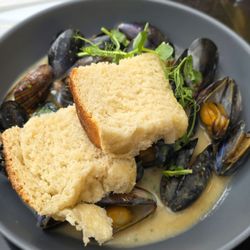 La Vecchia Scuola - Mussels appetizer from the lunch menu
