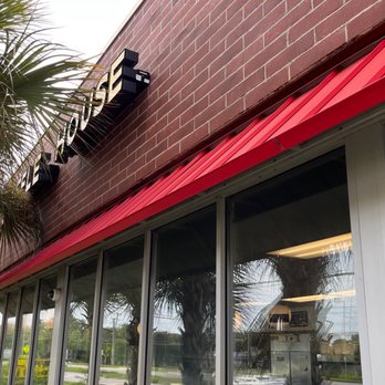 Waffle House - Exterior - Breakfast & Brunch Near Me - Clearwater, Florida Waffle House - Exterior - Breakfast & Brunch Near Me - Clearwater, Florida