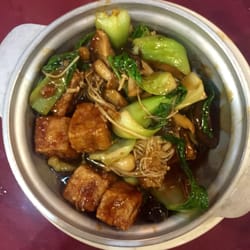 Asian Cuisine - Veggie clay pot - tasty crispy tofu