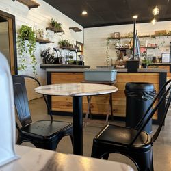 Maple Leaf Coffeehouse & Smootherie - Interior