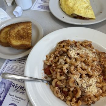 Vinny's Stock Pot - Omelette and goulash with garlic toast - American Near Me - Bay City, Michigan Vinny's Stock Pot - Omelette and goulash with garlic toast - American Near Me - Bay City, Michigan