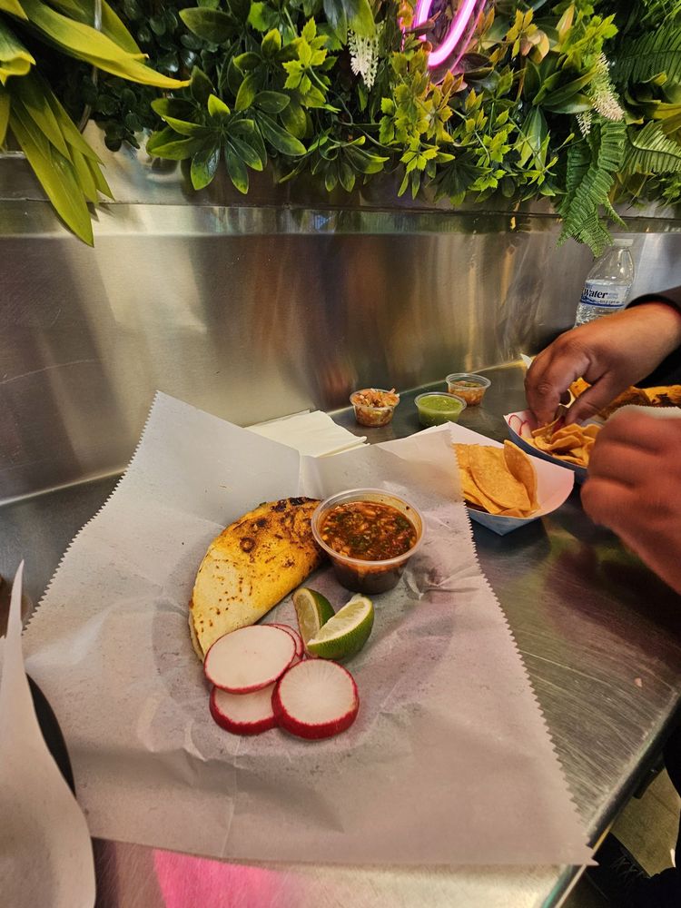 Food from Taqueria Santa Cruz Express