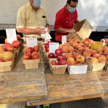 Squirrel Hill Farmer's Market - Fruit from Paul's orchard - Farmers Market Near Me - Pittsburgh, Pennsylvania