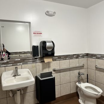 Randy's Donuts - Clean restroom w/ baby changing station - Coffee & Tea Near Me - Clovis, California