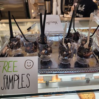 Vanille Patisserie - Desserts Near Me - Chicago, Illinois