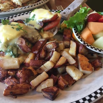 Black Bear Diner Davis - Cali Benedict - American Near Me - Davis, California