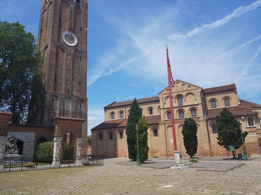Basilica dei Santi Maria e Donato by null