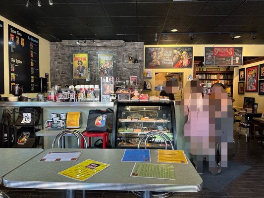 Pulp Fiction Coffee House/Robbie Rare Books by null