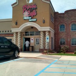 Rosa's Café & Tortilla Factory - Love the twisted Columns